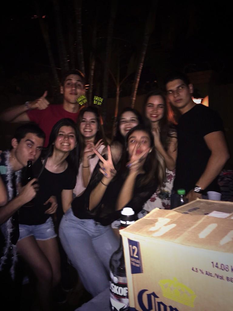cesil2015's tweet photo. Un recuerdito #hdperra 🍻 http://t.co/ERmqphioYF
