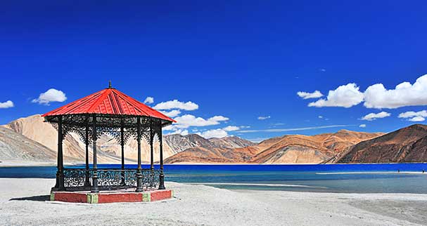 enciktravel's tweet photo. Pernah tengok filem 3 Idiots?
Inilah dia lokasi penggambaran filem tersebut di Ladakh, India. http://t.co/uVsDrXuhet