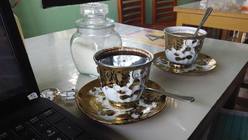 Ngopi = ngedem pikir.
Onok awakmu = atiku tentrem.
Ngopi bareng awakmu = suwargo, ati lan pikirku tentrem.