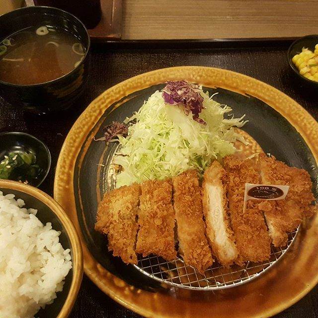TonkatsuPh's tweet photo. Sink your teeth into our juicy and tender Kurobuta Katsu tonight at #TonkatsuByTerazawa. 
Photo by @angeliquedeleon http://t.co/GgY1mvZKiE
