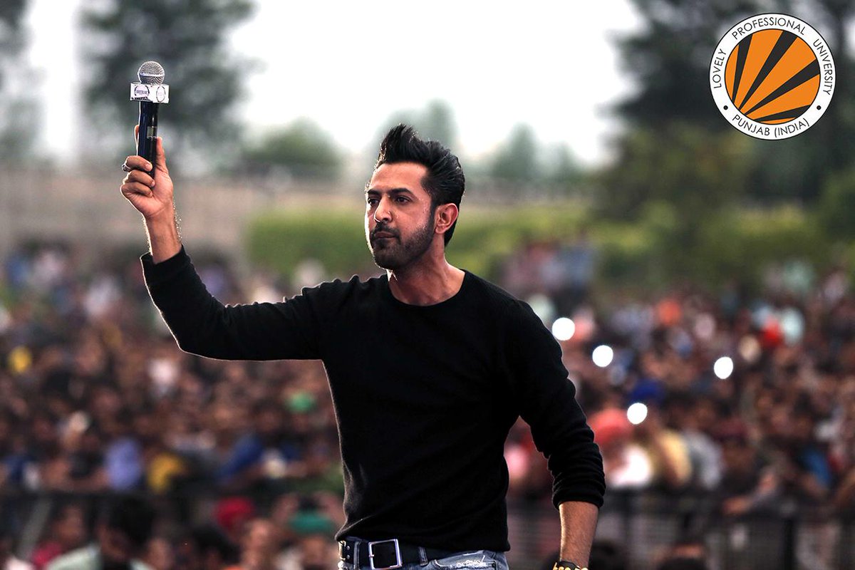 lpuuniversity's tweet image. The performance by Crossblade was a grand finale to #FreshmenInduction 2015. #Gippy #Zora #Babbalrai #Jassi nailed it