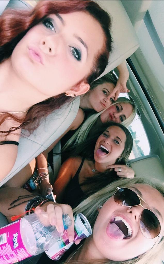 aliijohanson's tweet image. fire it uuup in Hawaii @caseey_roth already hype for the december reunion #fetty #wavecrew #bettycrocker #679 $$$