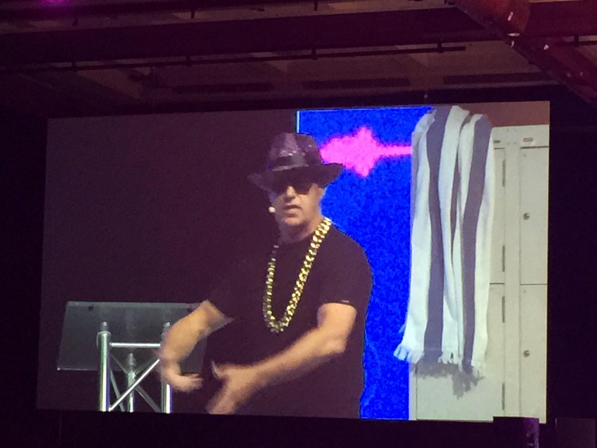 Kgirl4867's tweet photo. Dick Simpson rocks the house #vitacon15 http://t.co/1lHj9IhF0d