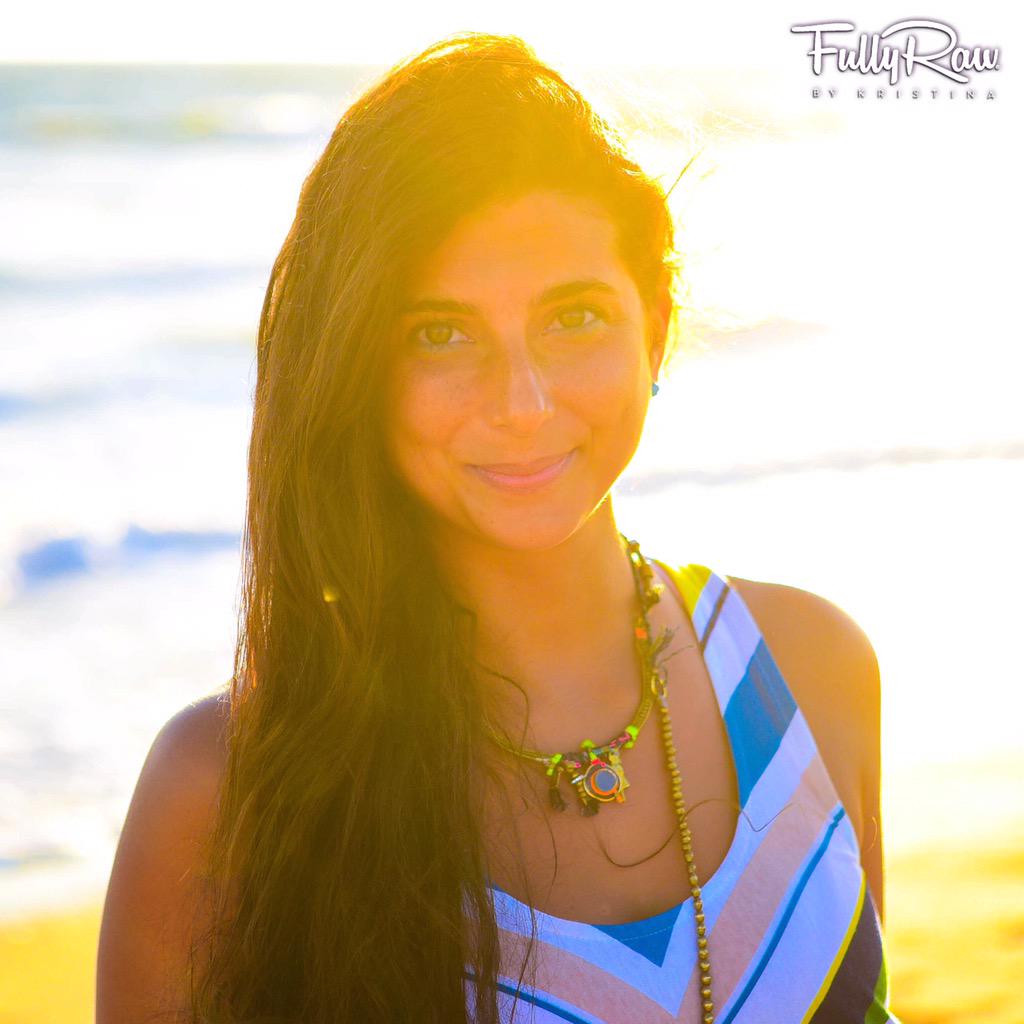 FullyRaw's tweet photo. It is when we fix what is broken within us that we can learn to shine. β¨π #FullyRaw #FullyReal http://t.co/YcGFtkcx8Z