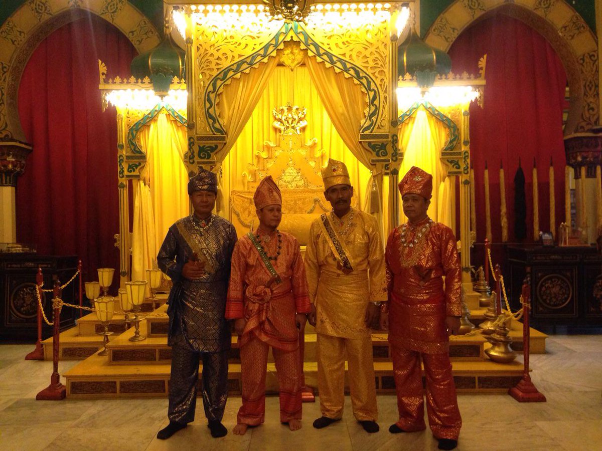 CCINJAirports's tweet photo. Rangkaian terbang bersama direksi (5) #HUTAPII31 http://t.co/qezuSzccYR