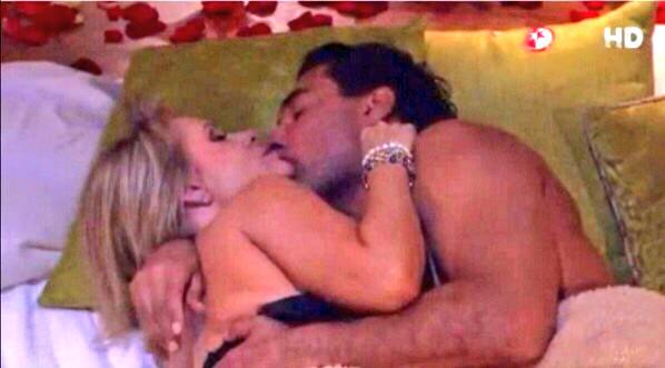 Buenas noches ❤ <a href="/ebuenfil/">Erika Buenfil.</a> <a href="/LaloYanezLue/">Eduardo Yañez</a> #NocheMagica