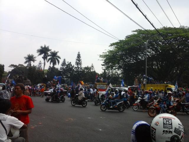 aremania_oc's tweet photo. titik kumpul dangdutan http://t.co/i9zc0V8gCa