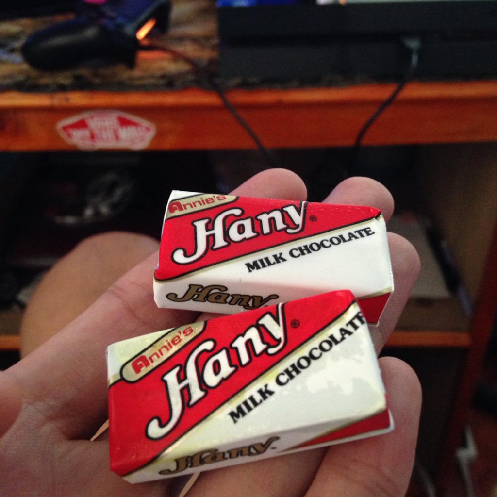 xadoiix's tweet image. Ang paboritong chocolate ni Lola ni Dora. 😂 @allanklownz #ebproblemsloving #AlDubSaTamangPanahon