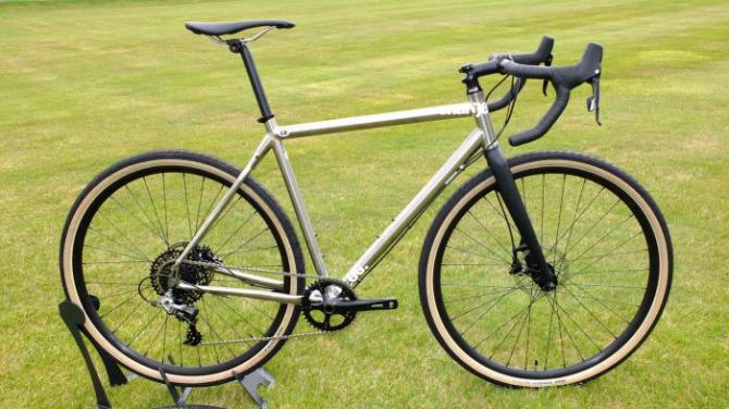 Cyclingnewsfeed's tweet photo. Cannondale pushes road's boundaries with 2016 line | http://t.co/U3YFUhcXU6 http://t.co/4tIvBXvdEa http://t.co/jcX7d1VB52