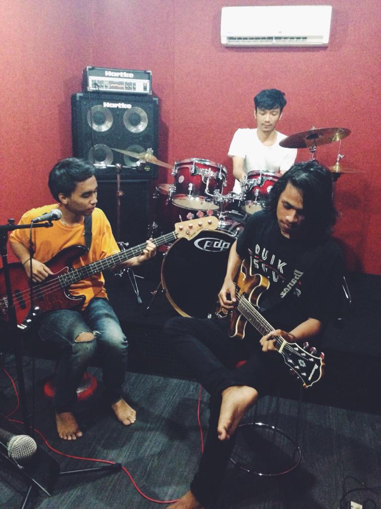 excusemeINA's tweet photo. Edisi latihan.. http://t.co/KTxfwEdfO8