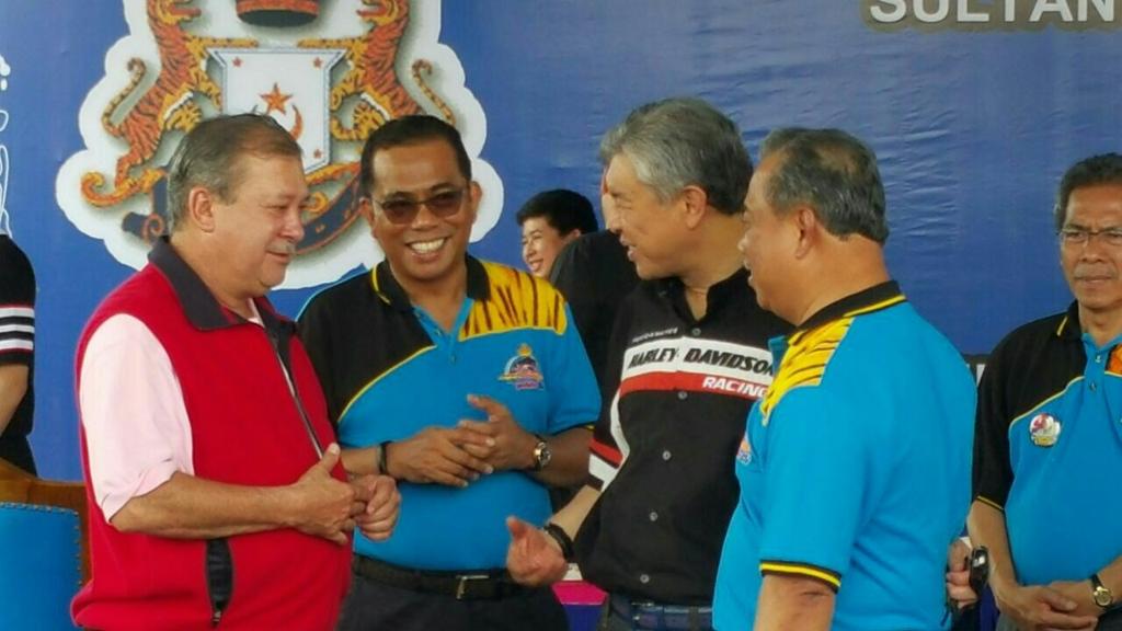 mohdkhatim's tweet photo. MUAFAKAT JOHOR terpancar diwajah 4 tokoh pejuang bangsa sewaktu Kembara Mahkota.Syabas! @khalednordin @Zahid_Hamidi http://t.co/iIn33UZtjg