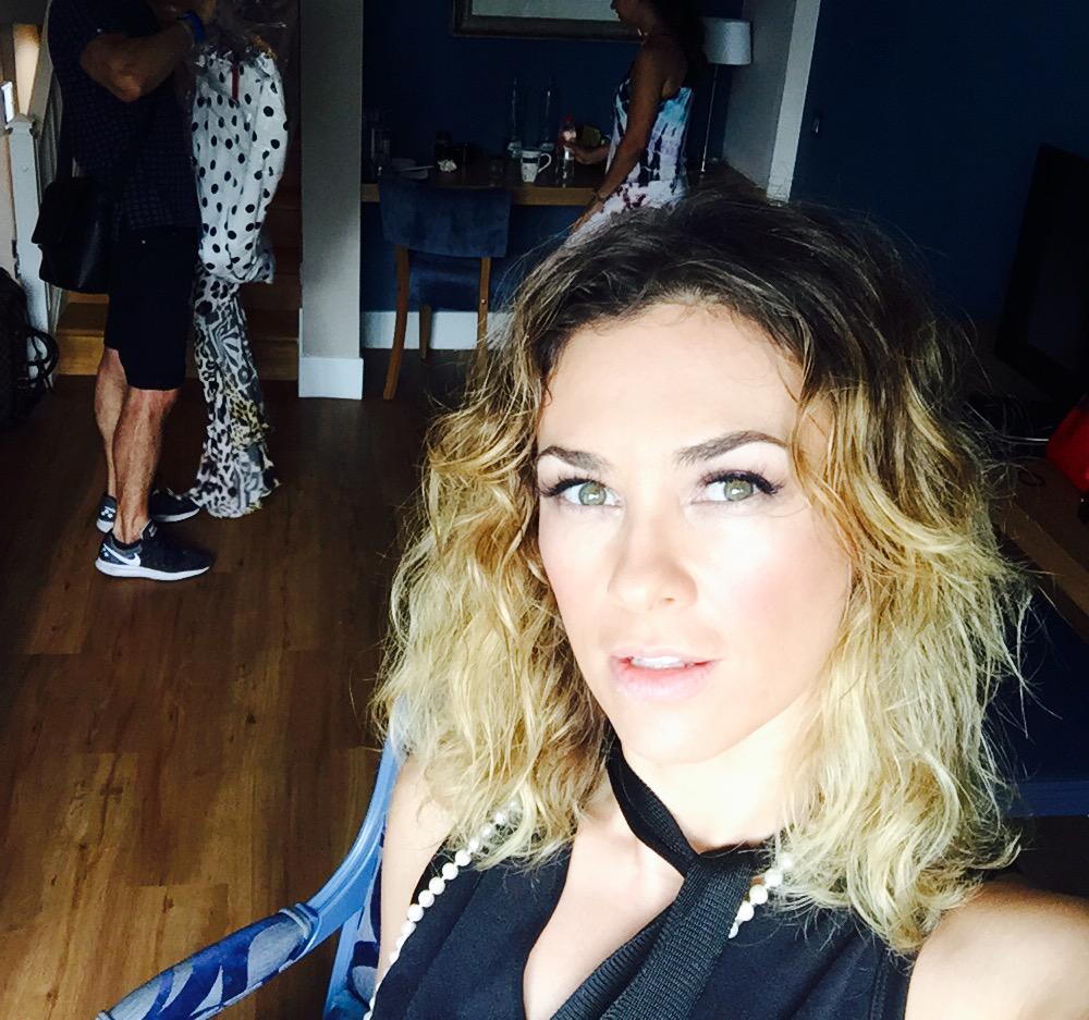 aracelyarambula's tweet photo. Trabajando para ustedes !!!! #Photoshoot  💃🏼⚓️🎶🎭🇪🇸👙💝🍸👌🏻✨💋💋💋💋 LosAmo #DeporVidaymas !!!!!😘😘😘😘💋💋💋 http://t.co/xulLJYoTLF