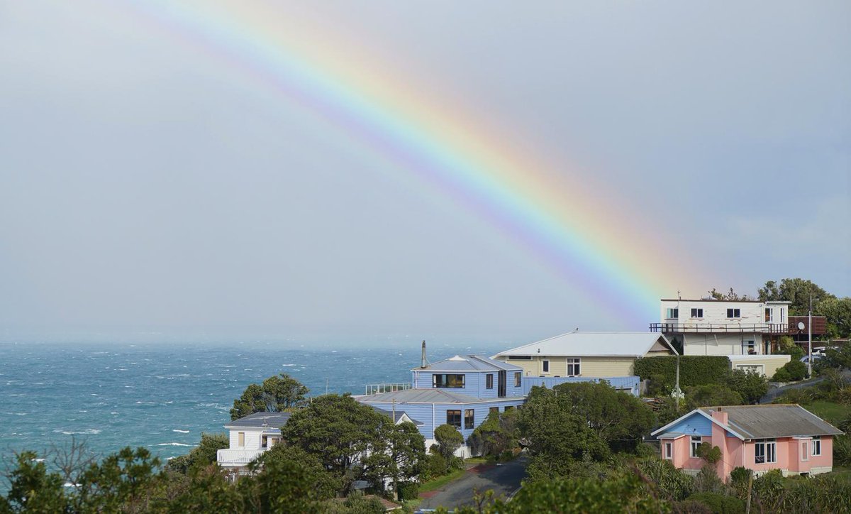 timbo345's tweet image. @NZ_Photo Rainbow over Island Bay during another southerly @makeithereNZ #NewZealand #NZ #LoveNZ @PureNewZealand