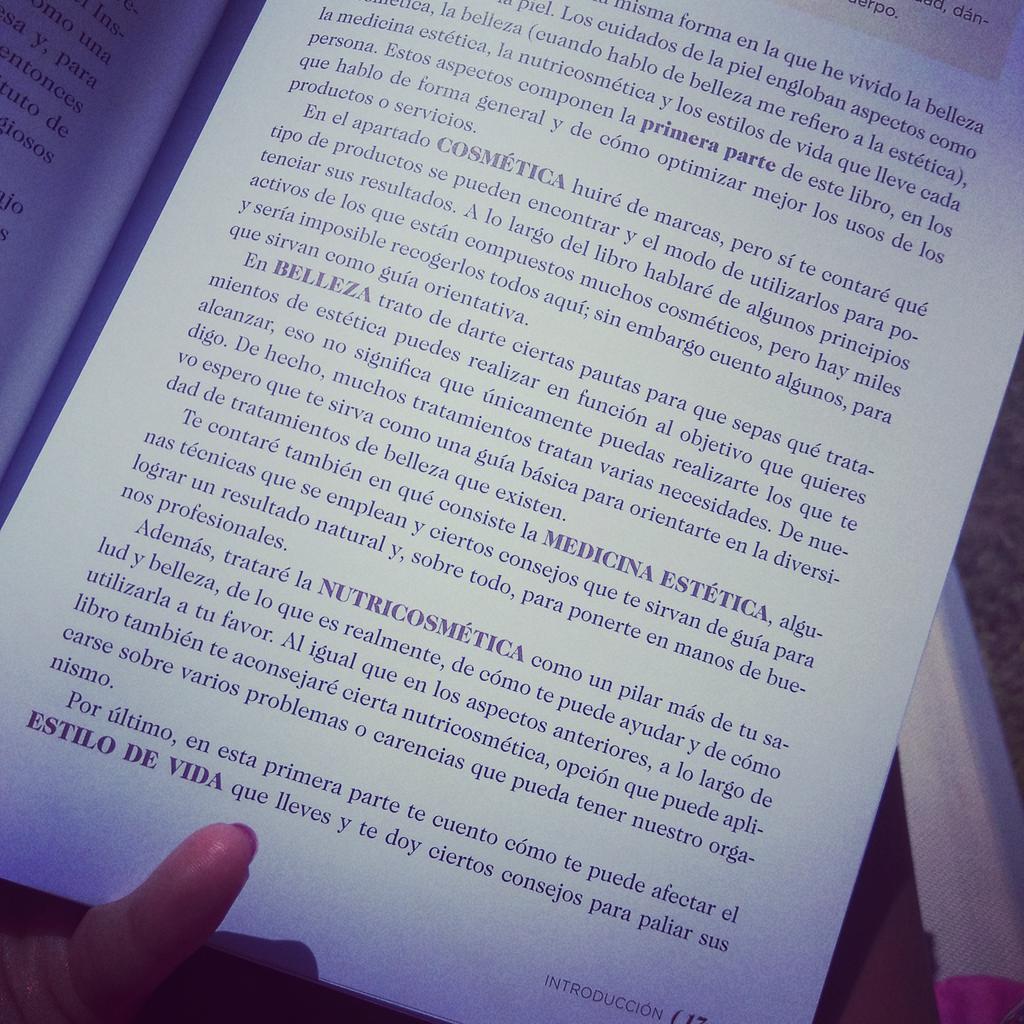 Aprovechando los días de sol para estudiar... <a href="/maribelyebenes/">Maribel Yébenes</a> <a href="/myriamyebenes/">secretos de belleza</a> #secretosdebelleza