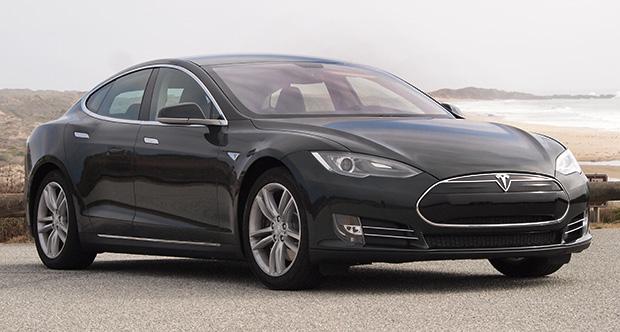 JournalDuGeek's tweet image. Tesla perd 4.000 $ sur chaque voiture vendue bit.ly/1DJxfPc
