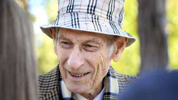 What a YARN! 91yo man accused of importing cocaine. Clearly the poor bugger has been had here smh.com.au/nsw/alleged-co…