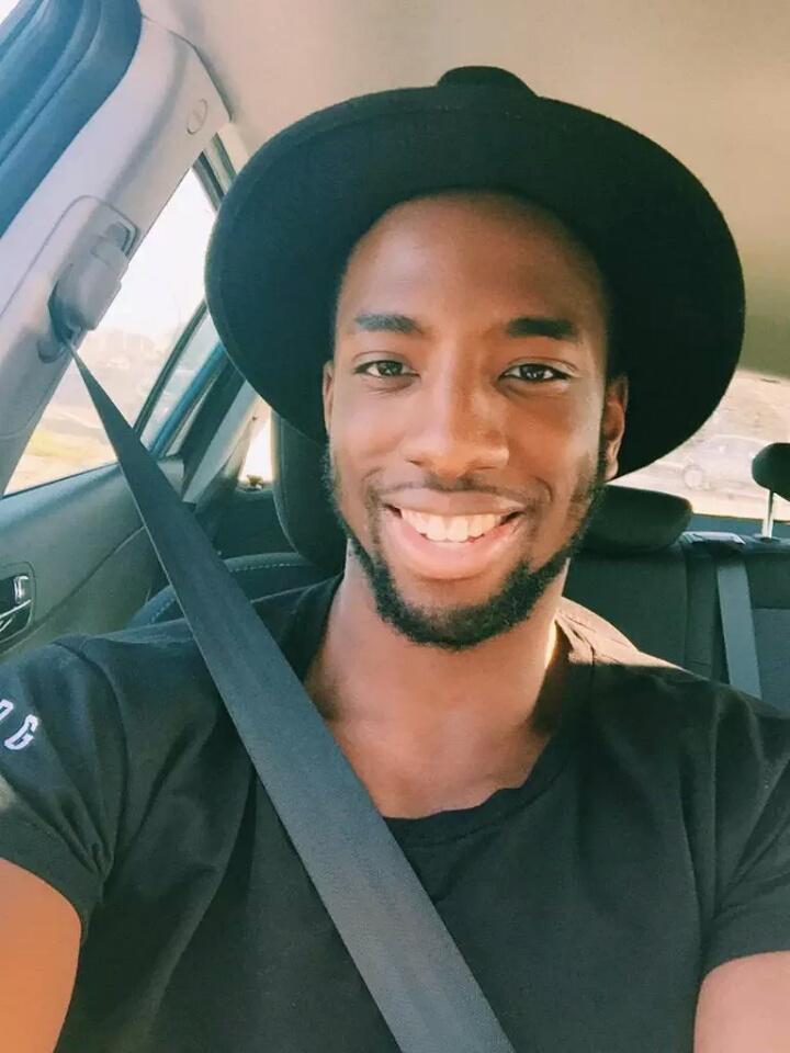 Mlle1999_wa's tweet photo. Avouer ce sourire il est beau quand même 😻😻😁 #TeamPaulKabesa @PaulKabesa #MonKing 👑 http://t.co/g0fmu94xAT