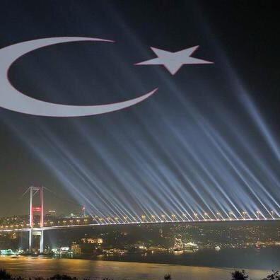 Ay yildizli bayragimizi gokletde gururla dalgalandiriyoruz