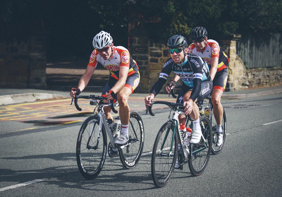 cmjdavies's tweet image. Good to see @MarkCavendish out on the North Wales roads (Gresford) supporting his @RiseAboveRide Sportive
