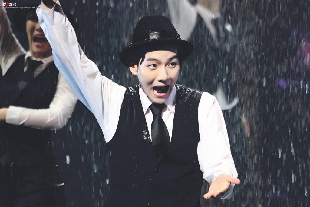 baekleficent's tweet photo. B time 🍓😘☔️ http://t.co/Lg5CeshwkT