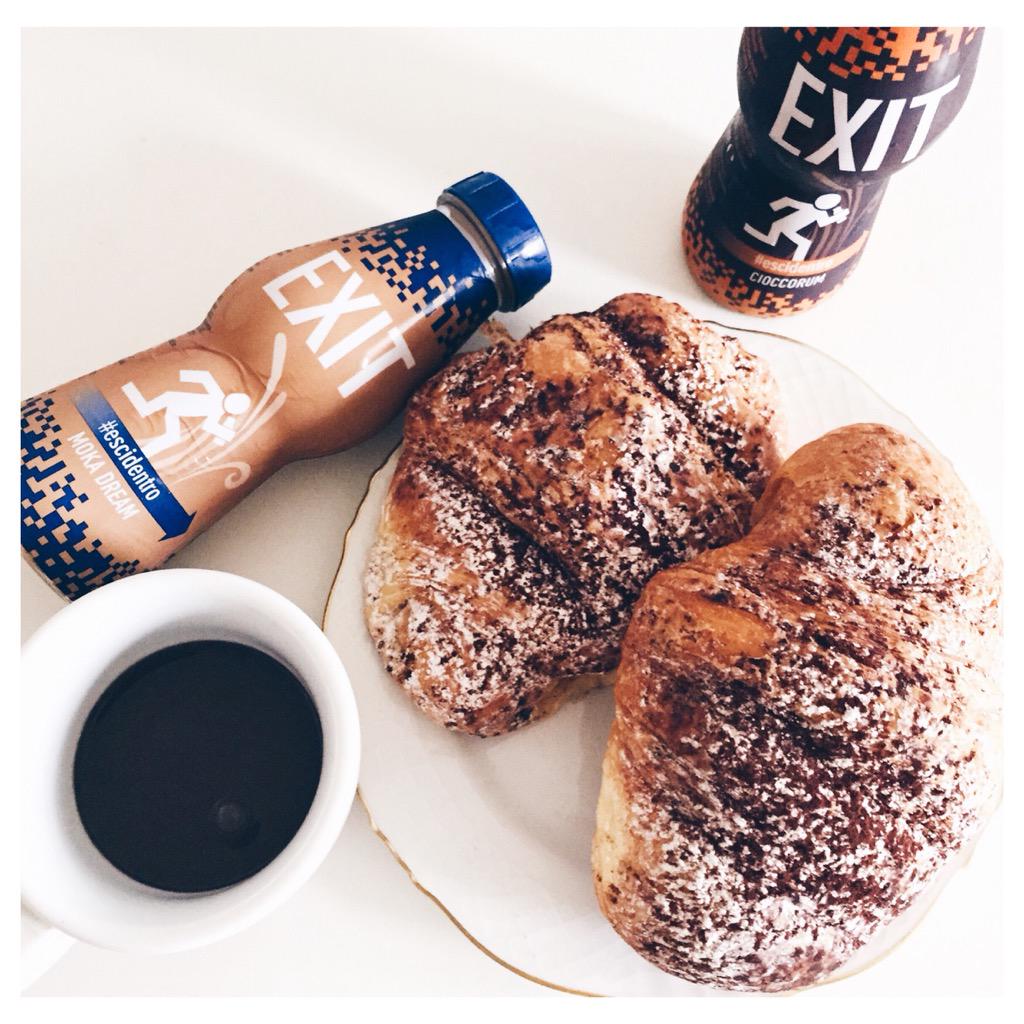 ErikaBarbato's tweet photo. Super cornetti e i buonissimi @exit_escidentro per noi ☕️👭 @Simona_Barbato
#escidentro #buongiorno #colazione http://t.co/qI4P2YeUfx