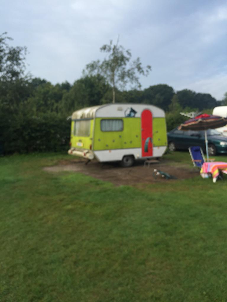 Een nachtje de heren van <a href="/LieveBertha/">Lieve Bertha</a> te kamperen. Ze zoeken nog iemand om de caravan te wassen!