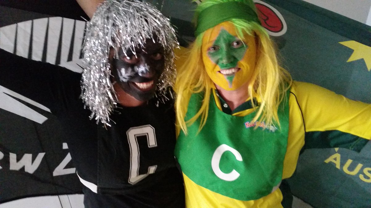 Melpolky's tweet photo. #NWCnation #awesomerivals #godiamonds #gosilverferns #wanttowatchlivenetball #donthavetickets #mates #gamefaceon http://t.co/N0Tr35kRkP