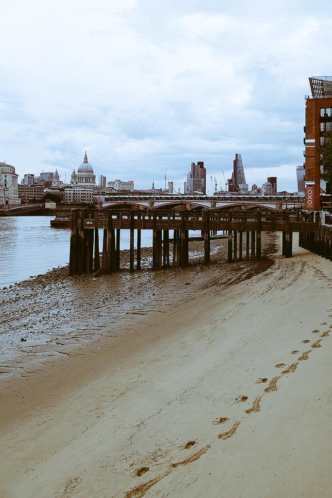 benshephard's tweet photo. Saw these in the sand on the river when I left the studio. Anyone else see them? #somethingscoming http://t.co/xELj07m5QP