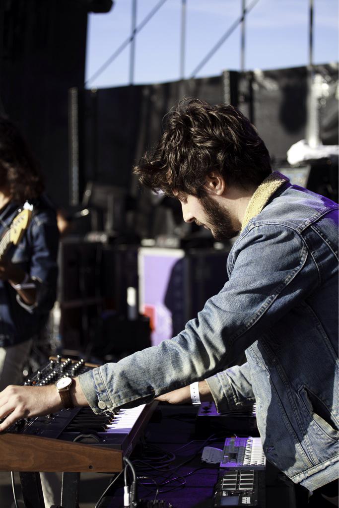 flowondrums's tweet photo. Some nice pics of @weareaguaroja 's show in @CabMonAmour #CMA2015 #summer #festival #aguaroja (pics by Jean Lim) http://t.co/r5WE56mQyg
