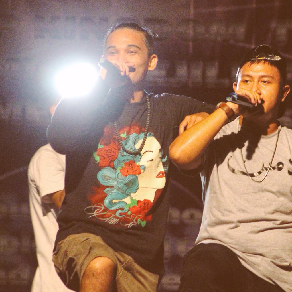 POINTTWENTY's tweet photo. #latepost POINT20 at #GREATEVOLUTION 3rd anniversary 9.08.2015
#rap #rapper #hiphop #point20 http://t.co/HYJX8j7Ifc