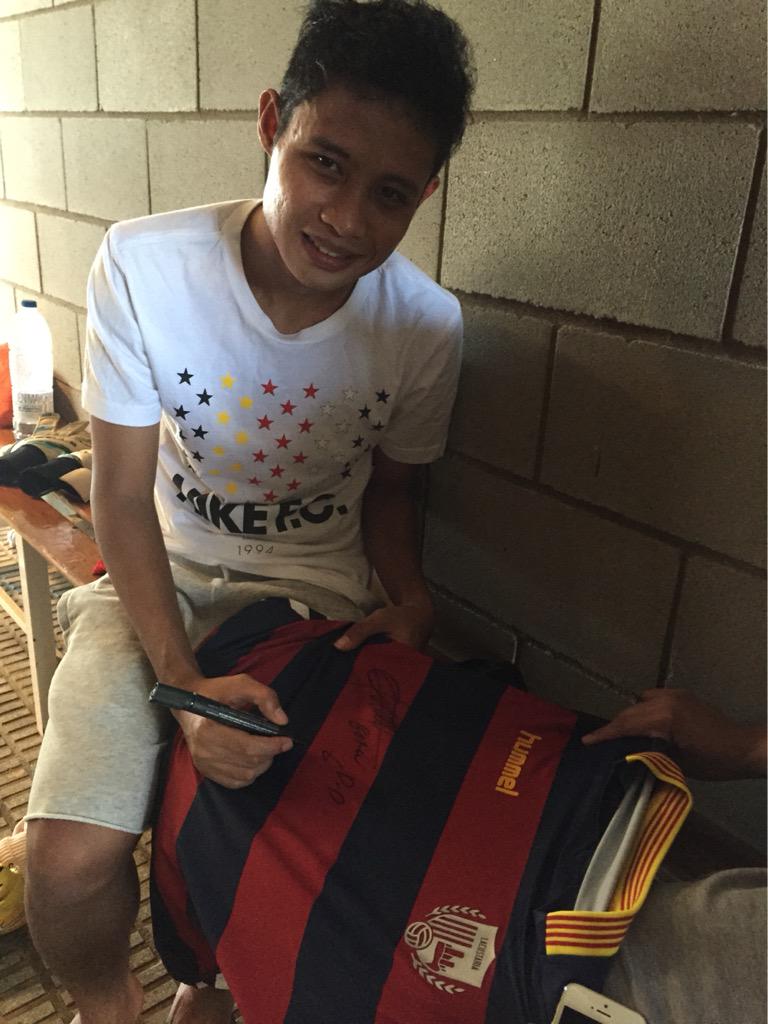 Haz RT y sigue a <a href="/Evan_DD/">Evan Dimas Darmono</a> y a la @uellagostera y gana esta camiseta firmada por él