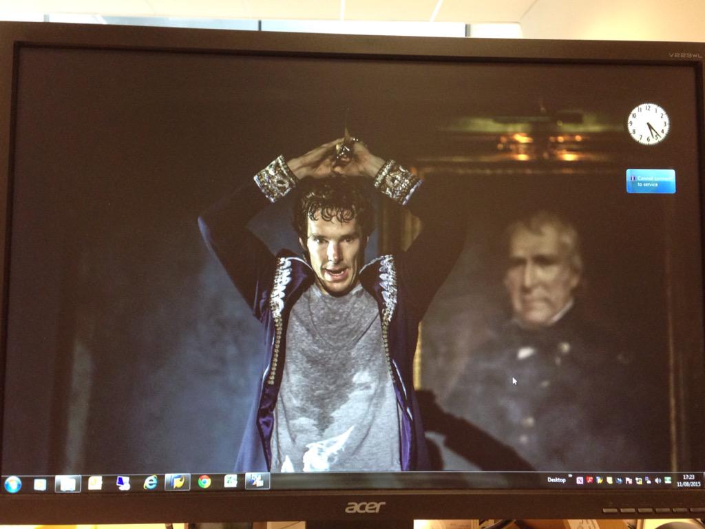 Yassammez's tweet image. Decisions .. The 1st is reminiscent of my vacant stare as I sit here, the 2nd represents my inner thoughts. #workpc