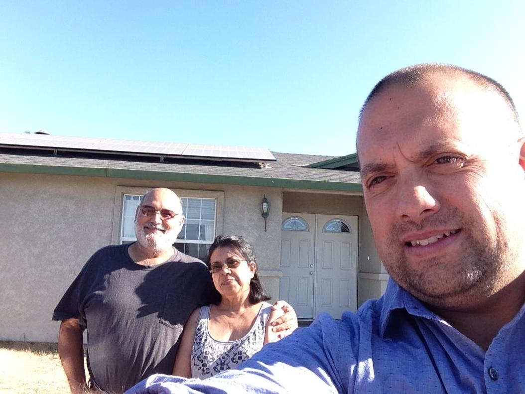 Solarguy209's tweet photo. Jesus and Theresa from Riverbank are very happy to be apart of the @nrghomesolar family! #solarselfie #nrghappyfaces http://t.co/TywkhBidfM