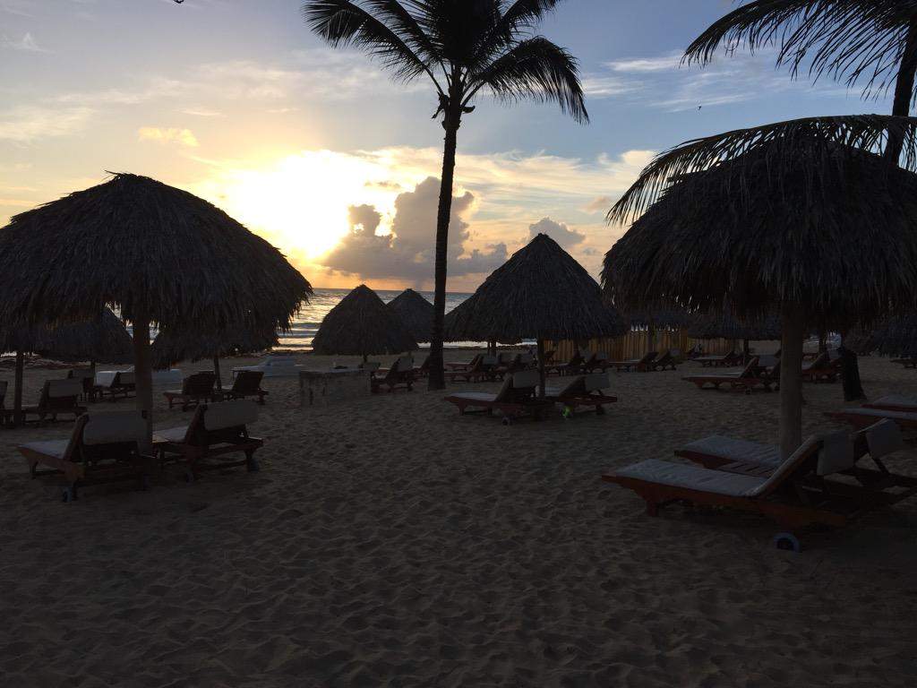 Gurt_Mint's tweet photo. @Gurt_Mint .6 am by the pool. #AllInclusiveLuxury #excellencepuntacana #epc #Paradise http://t.co/BGVeTwu2cT
