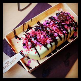 BeMySpot's tweet photo. i migliori #Magnum #Algida del giorno in #Expo2015. Con @BeMySpot il tuo Magnum Pleasure ti costa solo un #selfie. http://t.co/Z7wLHi9jg1