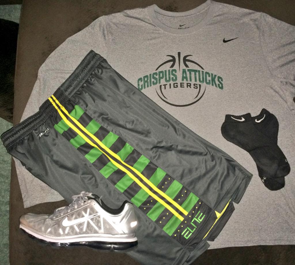 newerabasketbal's tweet image. Day 5 of the 21 Days of the Swoosh #Attucks #NikeFam #OldMan😂