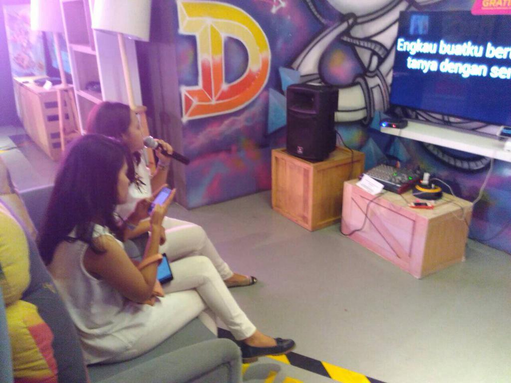 violanks's tweet image. Makasiihh😄 RT"@BeFunNColorful: Wuiiiihhh... Suaranya @violanks @cindyavs merdu binggow loopers #LoopStationJKT http://t.co/aIEXZ4iQZv"