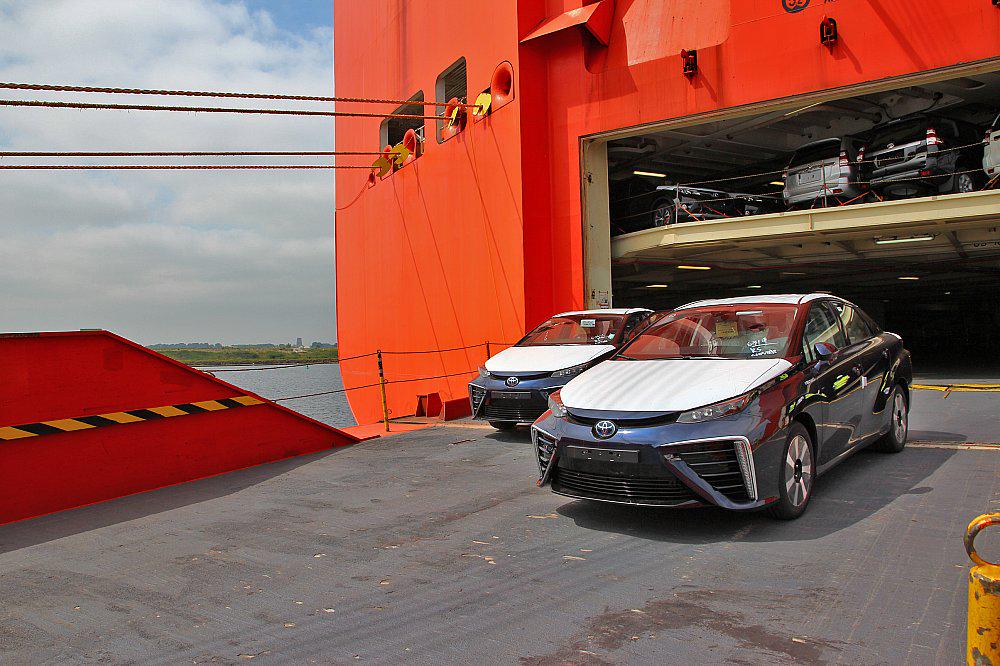 FormerCarPR's tweet photo. The future has arrived - first Toyota Mirai lands in the UK. http://t.co/w6fUdwwebg http://t.co/Udb3x27JqG