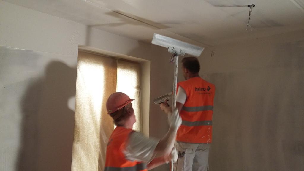 Raimond_KnaufNL's tweet photo. Vakmensen aan het werk.......
# heigro @ter apel # bam #knauf all purpose.
Strak resultaat!!!!! http://t.co/j69hNsQfFY