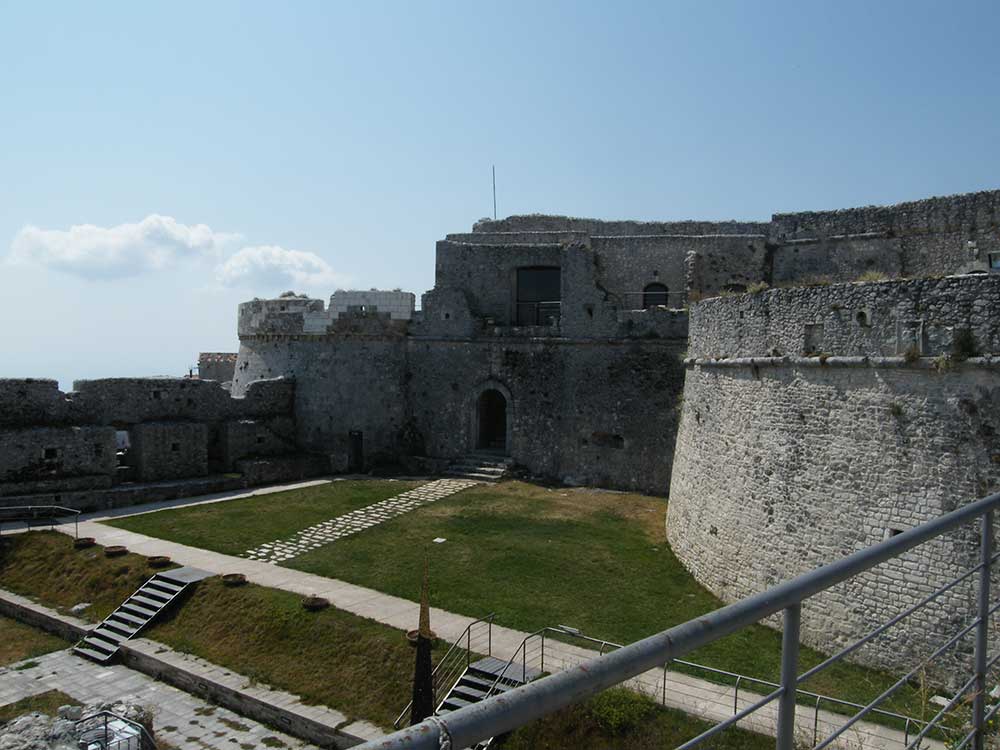 #Pugliaoltreilmare Monte Sant'Angelo <a href="/LucianaLettere/">LucianaLettere</a> <a href="/twimontesangelo/">Monte Sant'Angelo</a> <a href="/viaggiarepuglia/">Viaggiareinpuglia.it</a>