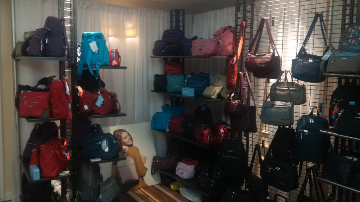 BesideU_Canada's tweet photo. Last day of mode show. Beside-U booth 901, come visit! #ModeAccessories #TorontoModeShow #Handbags #Beside_U http://t.co/81wTek8lMy