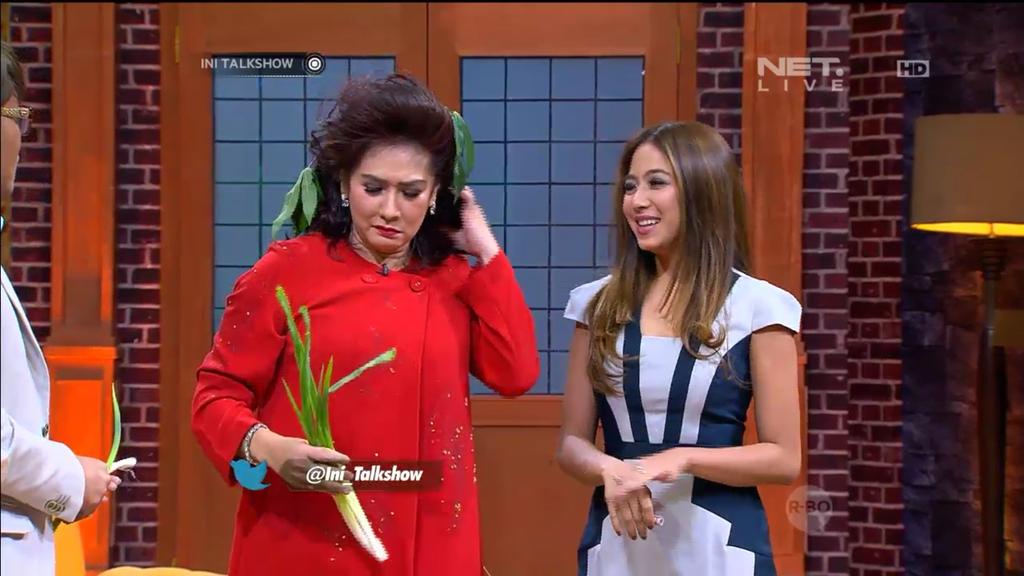 Duosolpet's tweet photo. Udah hadir nih neng cantik @theNadiaVega @Ini_Talkshow http://t.co/BCtrh8Aq4B
