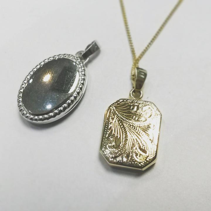 PJewellersltd's tweet photo. All lockets in stock come in silver and Yellow/ white gold #Weddings #Jewellery #Bristol http://t.co/9oJWaED2oA