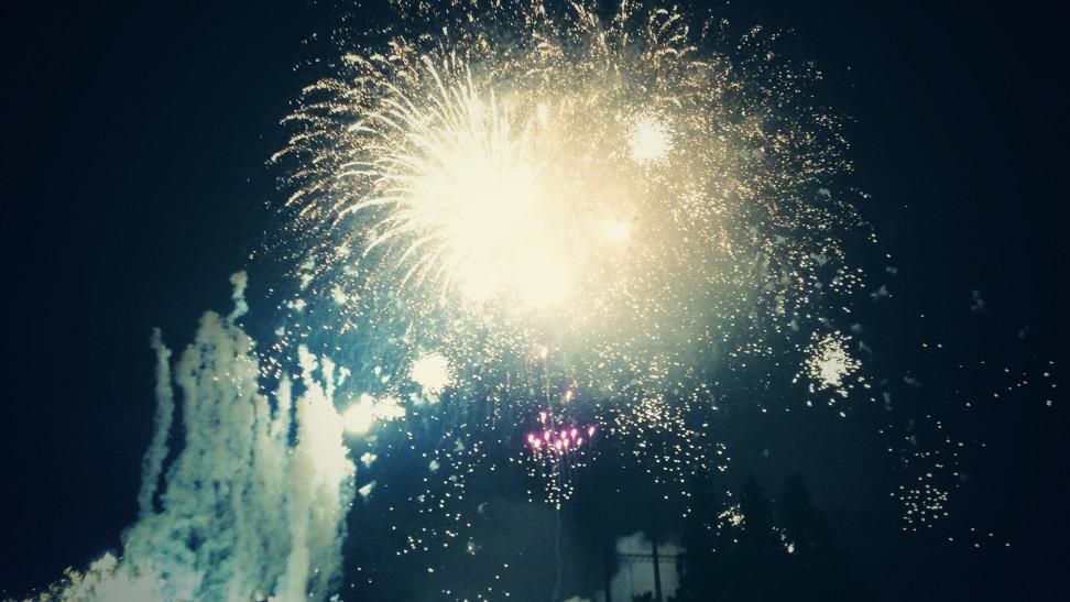 神宮外苑花火もうすごかった!花火が降ってきた!!笑
あと電波組のファンのオタ芸が遠目ですごい綺麗でわたしもやりたくなった。あとあと八代亜紀初めて生で見たけど世代とか関係なくみんな魅了されてて怪物だと思った。キラキラしてた✨