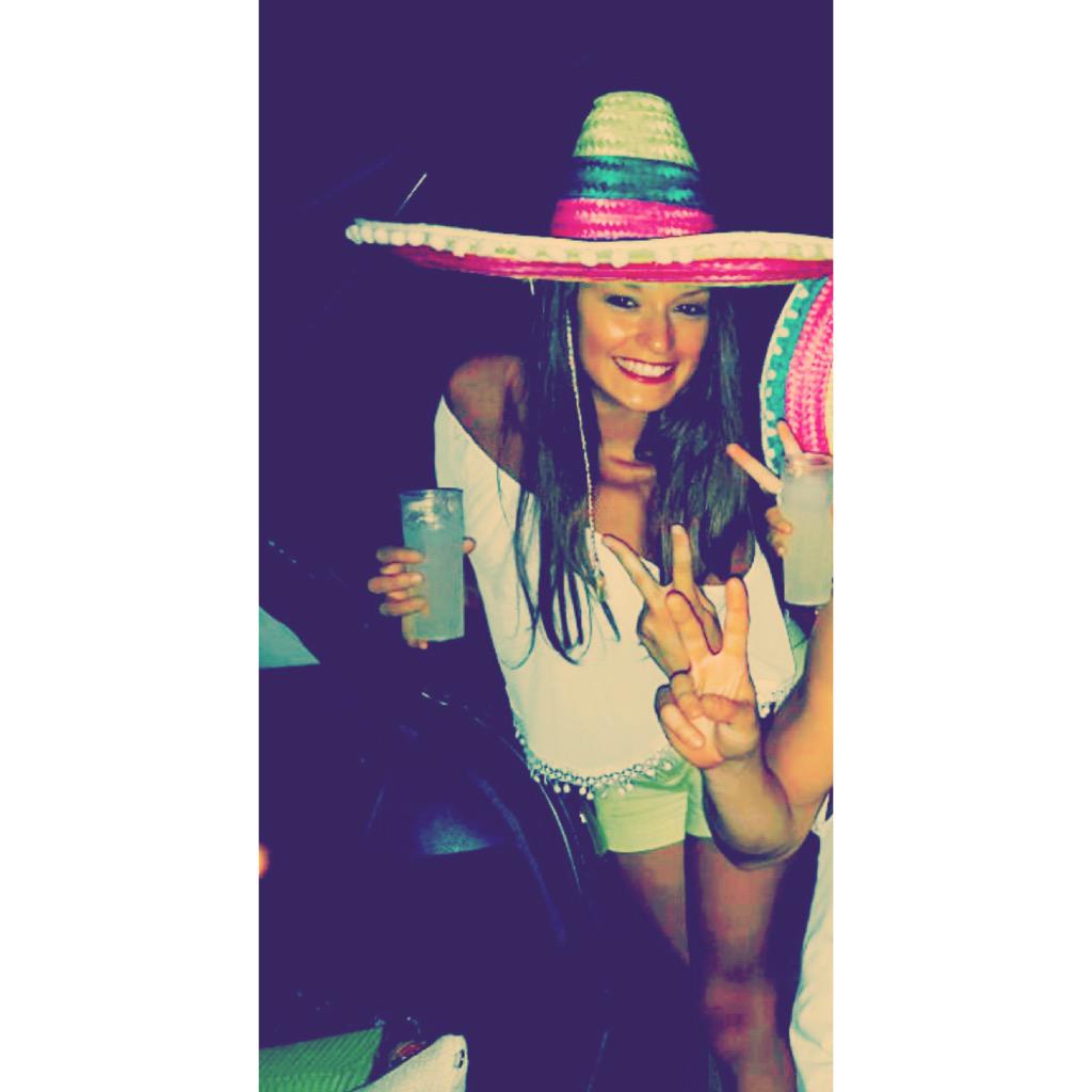 Rosa171095's tweet photo. 🎊🍭🎉🍻 http://t.co/T8p8rHTZRC