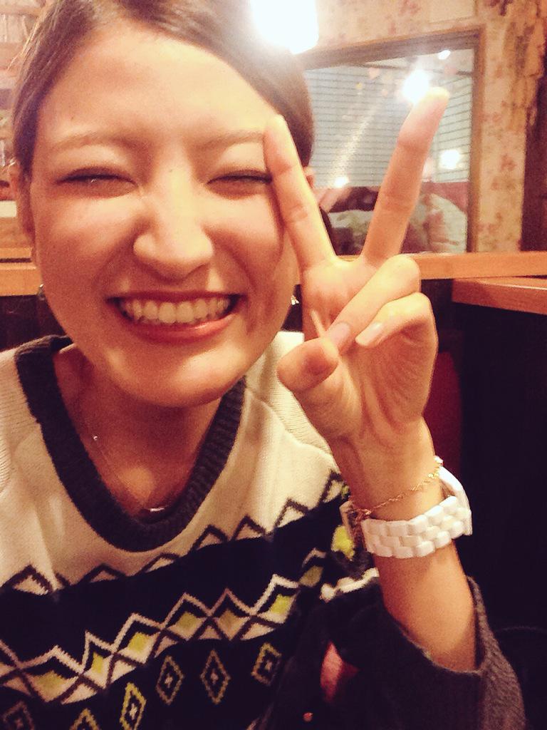 miss_chuo_3's tweet photo. やりがちな顔シリーズ。オーバーリアクションなので、笑顔のときも思いっきり顔をくしゃくしゃにしてしまいます🙊🙊
今日もポチッとお願いします✨
http://t.co/4kIw90WZJg http://t.co/85VViY7QCM