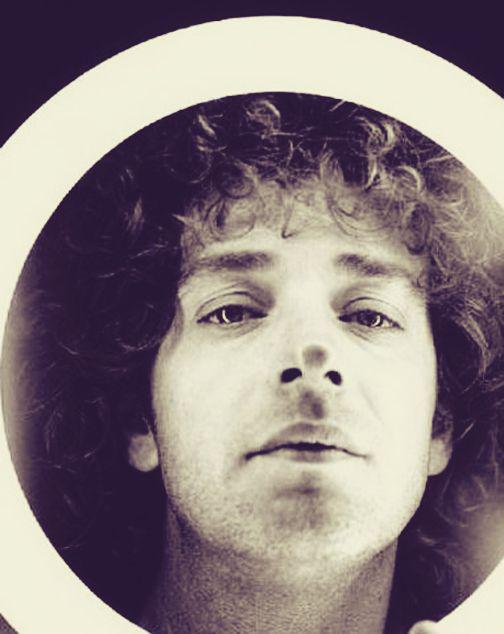 Tal día como hoy en 1959 nacía el más grande del Rock Latinoamericano.
#GustavoCerati #Rock #SiempreEsHoy ♥