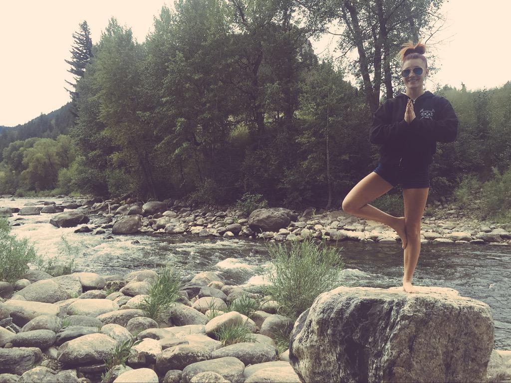 BrittanyPerk's tweet photo. I'm so in love with #colorado. It's absolutely breathtaking. #roadtrip #traveler #yoga #nature http://t.co/nhxYKI9nTO