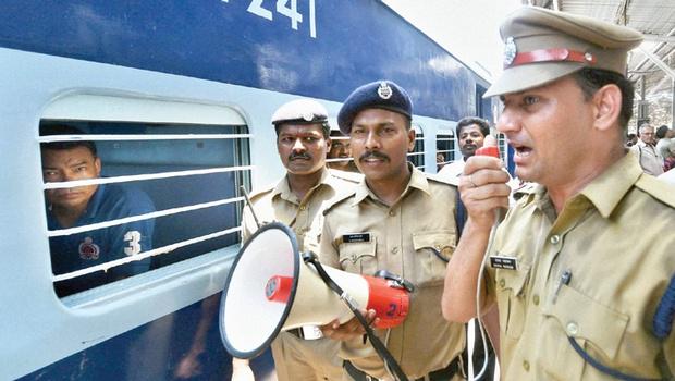 pathrosejac's tweet photo. RPF, NGO Join Hands to Stop Suicides http://t.co/zZItn8Zw34