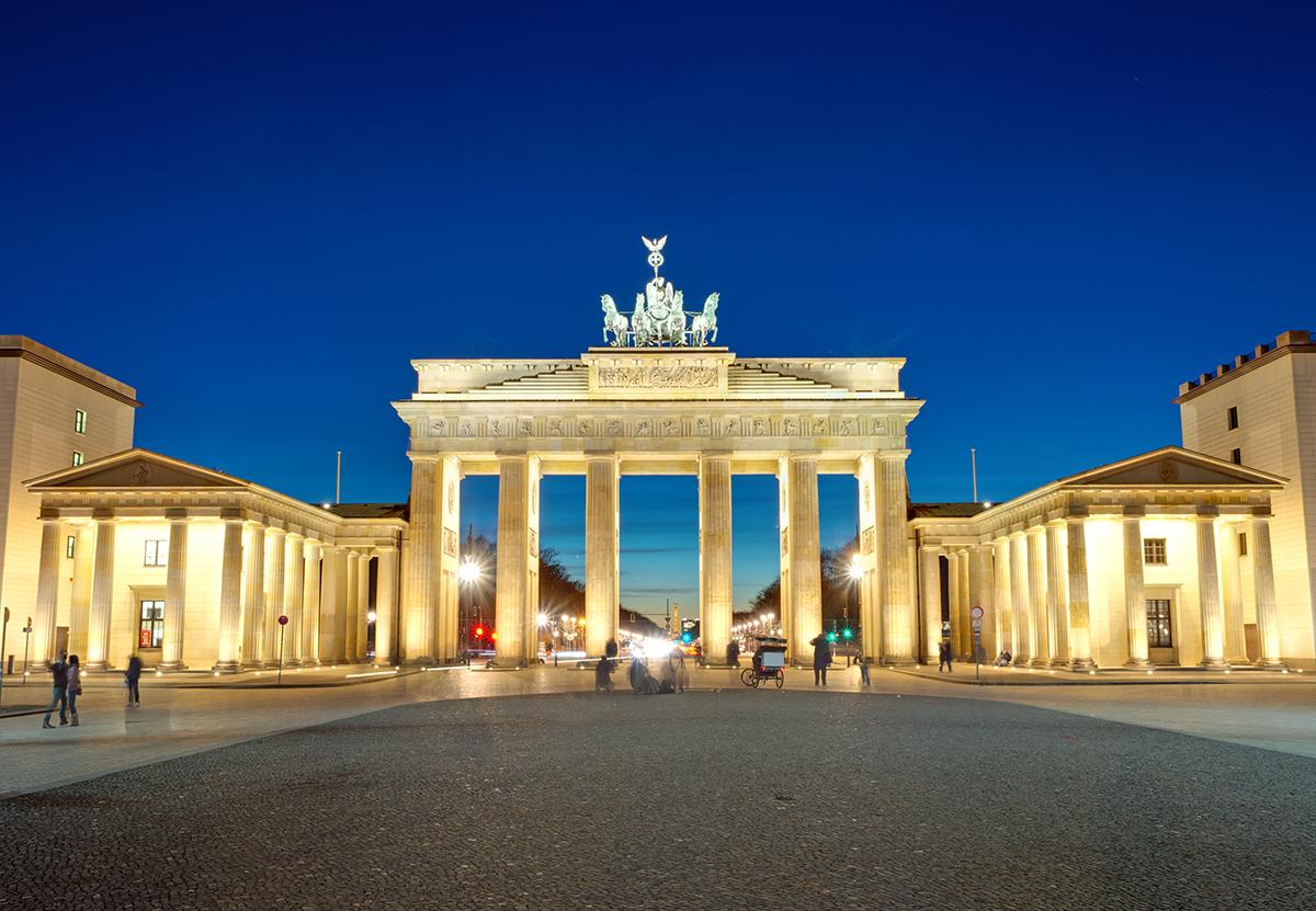 thetrainlineeu's tweet photo. Taking the train from #Berlin to #Amsterdam – Intercity: http://t.co/oUvqr6sZij http://t.co/d63QPAHimB